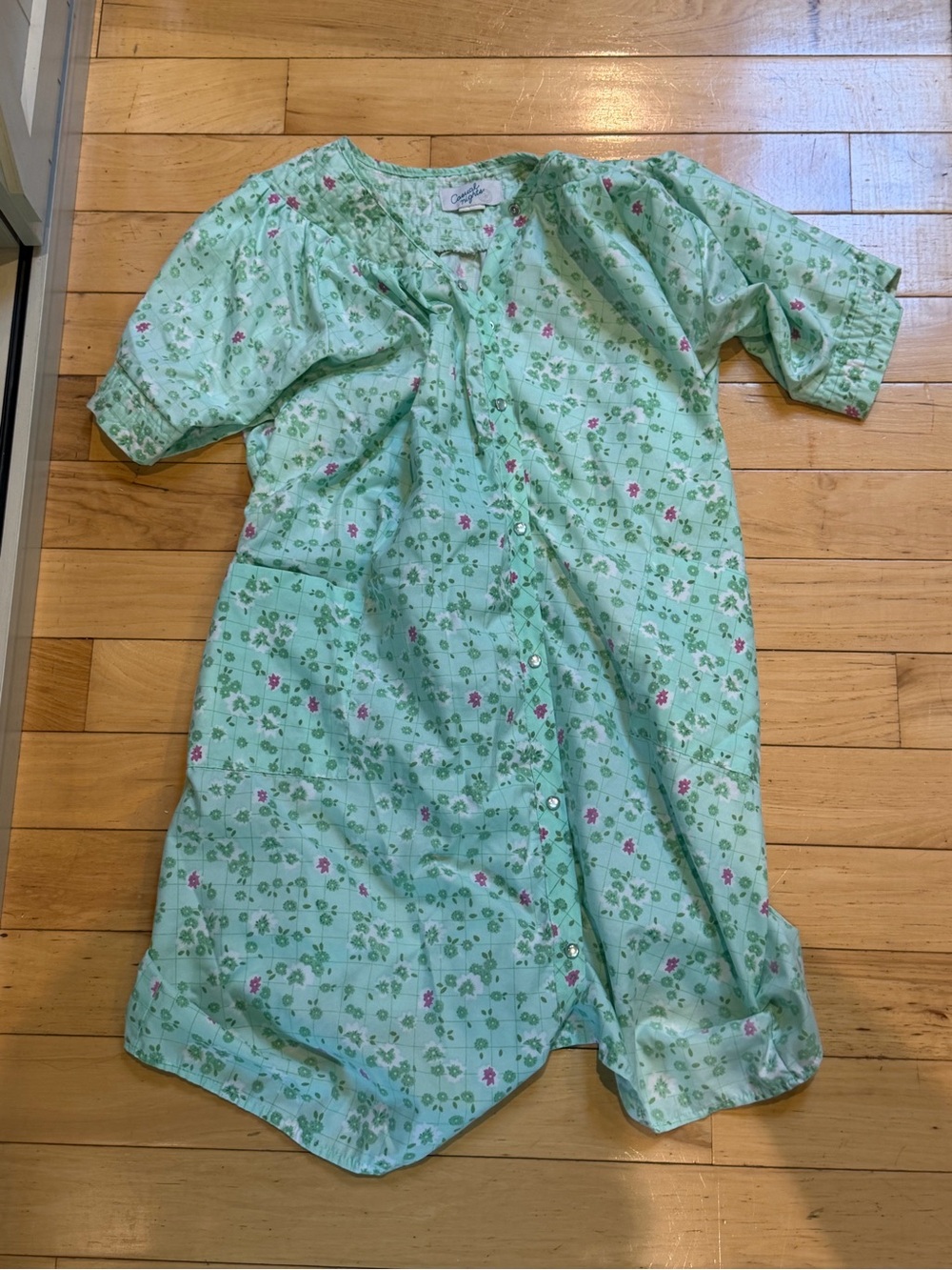 Casual Nights Women’s Snap button Short Sleeve nightgown green floral Size XL